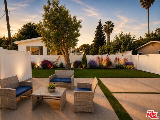Building Photo - 6033 Fallbrook Ave