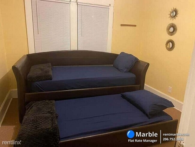 Building Photo - 3 br, 1 bath House - 1451 Montcalm St