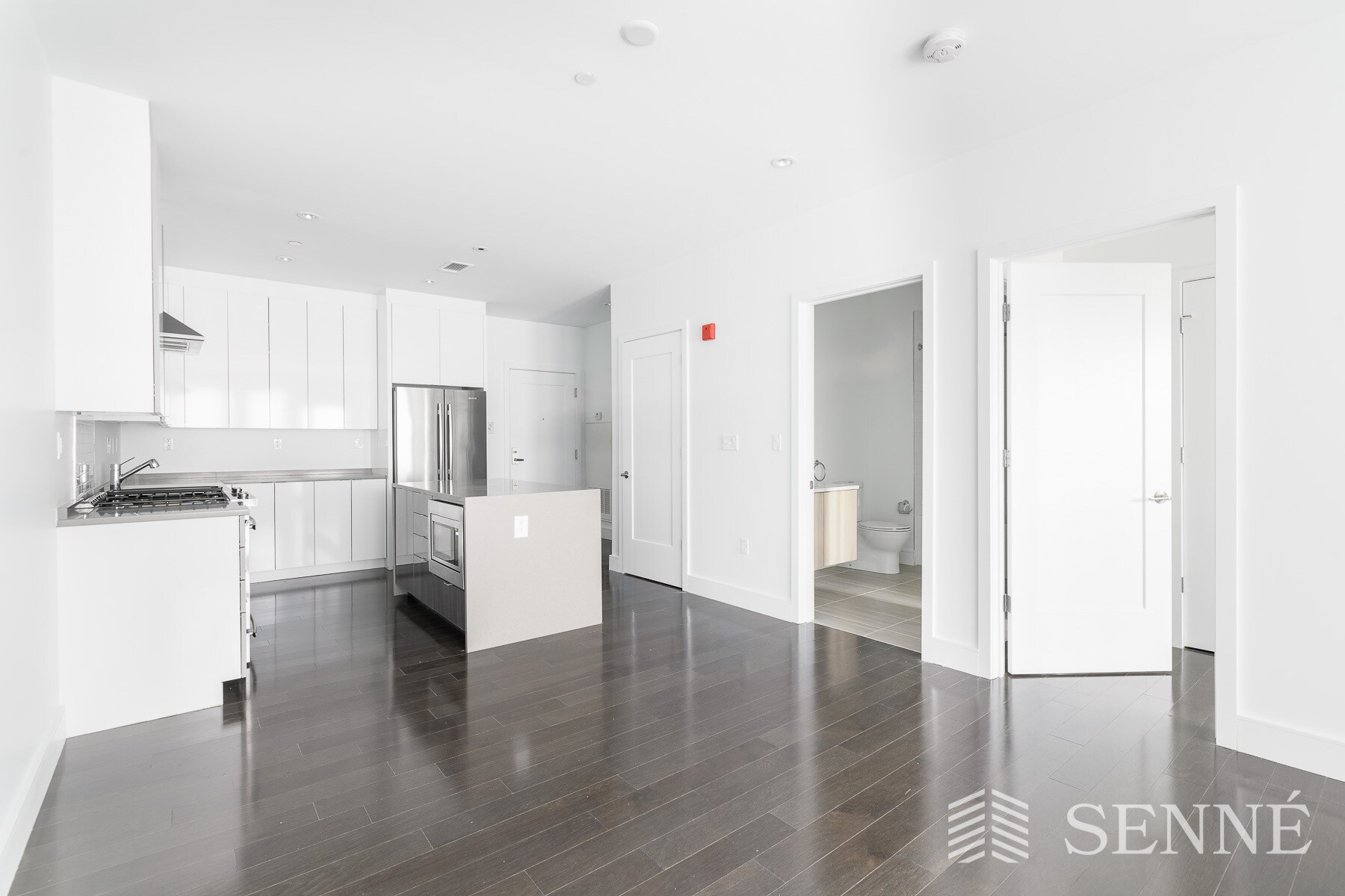 Building Photo - 2 W 6th St