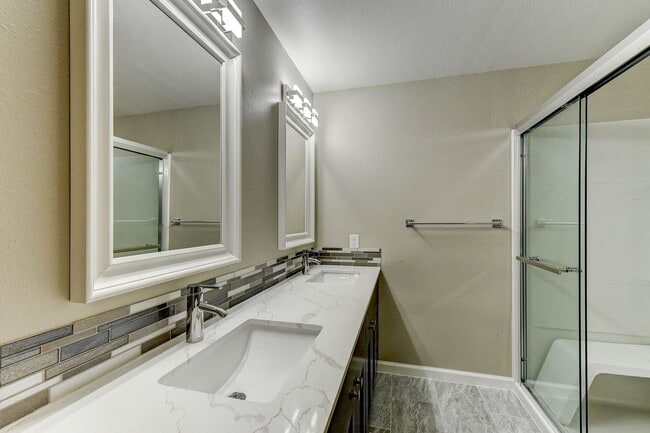 Building Photo - ”Water/Sewer/Trash and parking included in rent!