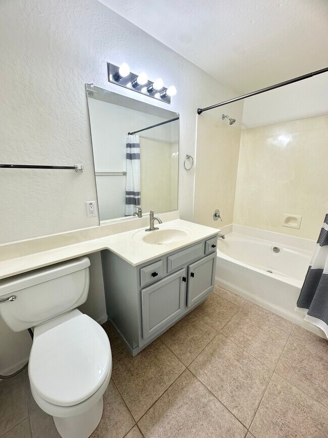 Building Photo - 11260 N 92nd St