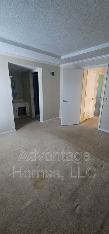 Building Photo - 10832 Haskins St
