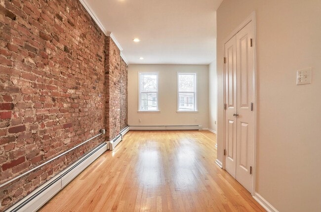 Building Photo - 273 Webster Ave
