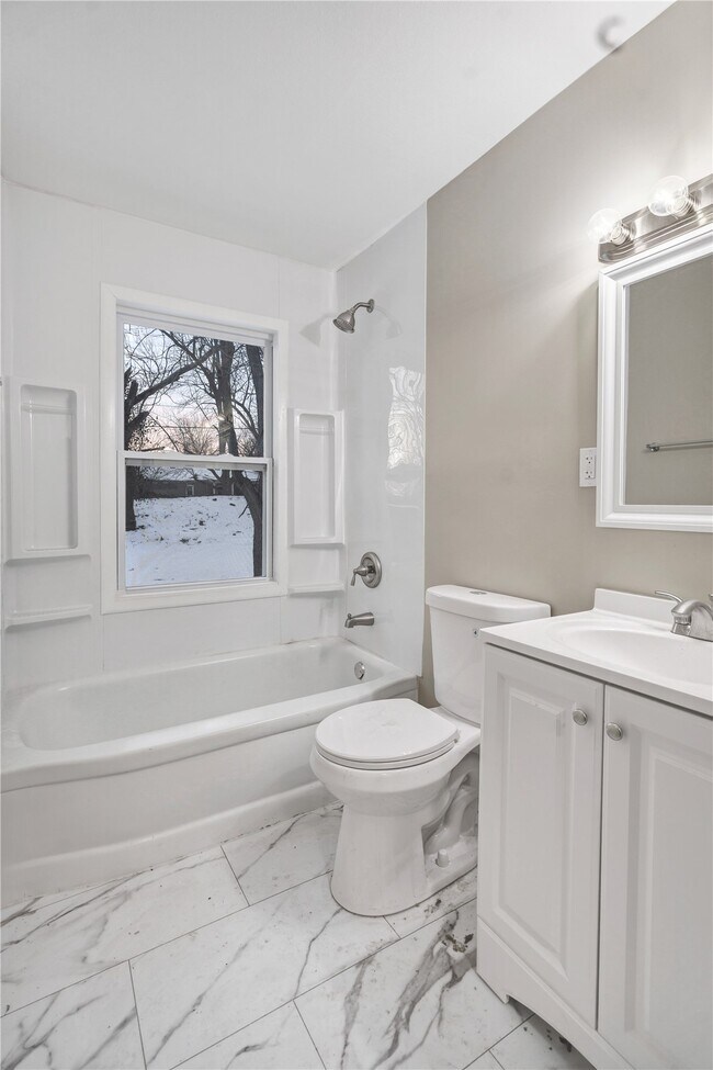 Building Photo - 9725 Medford Dr