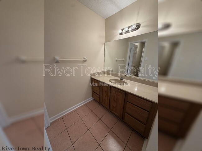 Building Photo - 3693 Hyacinth Dr