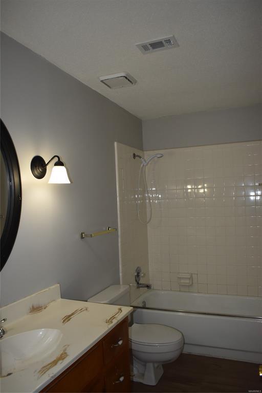 Building Photo - 3001 Sutton Dr