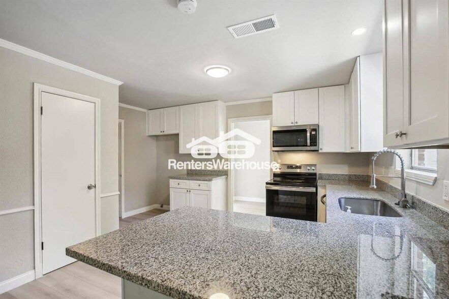 Building Photo - 6531 Coral Ridge Rd