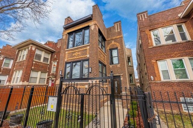 Building Photo - 303 N Lockwood Ave