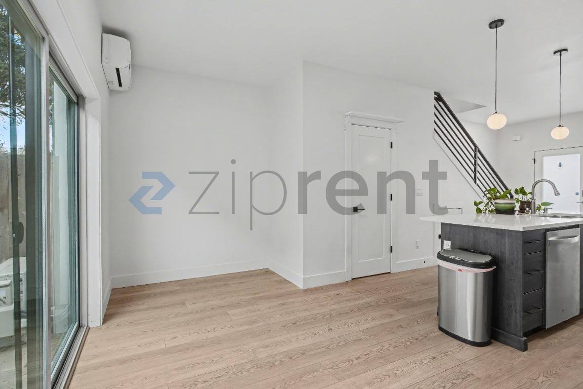 Building Photo - 1209 N Winchell St