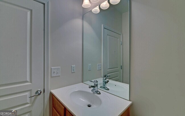 Building Photo - 6218 Azalea Way