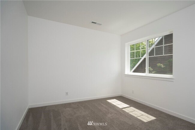 Building Photo - Beautiful 5 Bedroom Home in Bellingham!
