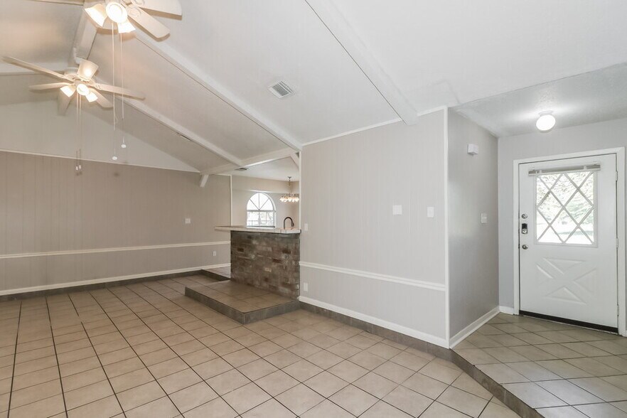 Building Photo - 23127 Briarcreek Blvd