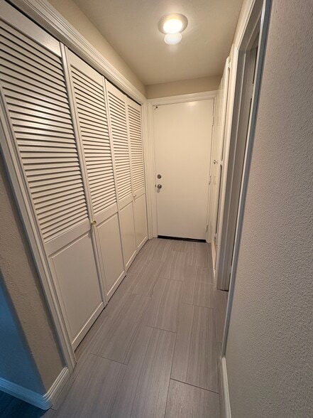 Inside EntyTo Laundry, garage & 1st flr bathroom - 30061 Whitecap