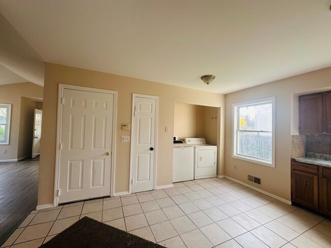 Building Photo - MOVE-IN READY !! BEAUTIFULLY  PROPERTY WIT...