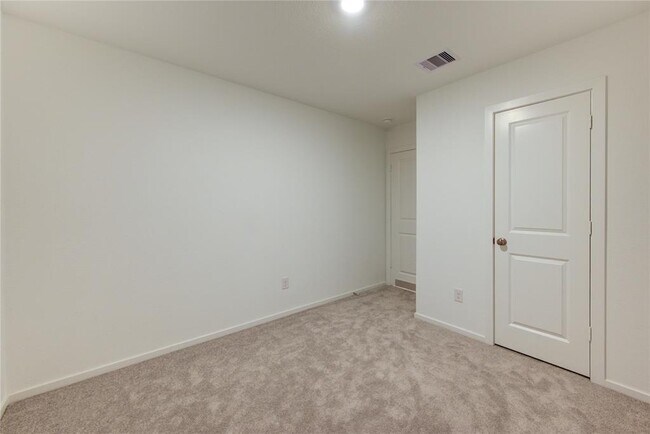 Building Photo - 1610 Birch Wood Dr