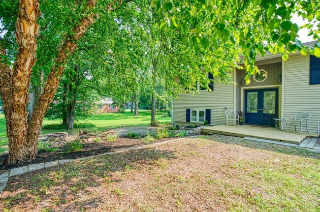 Building Photo - 3620 Zimmer Rd