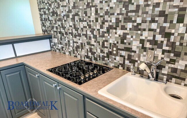 Building Photo - Modern Living Meets Mountain Lifestyle in Sandy