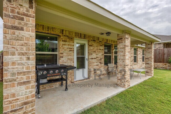 Building Photo - 1825 Agarito Dr