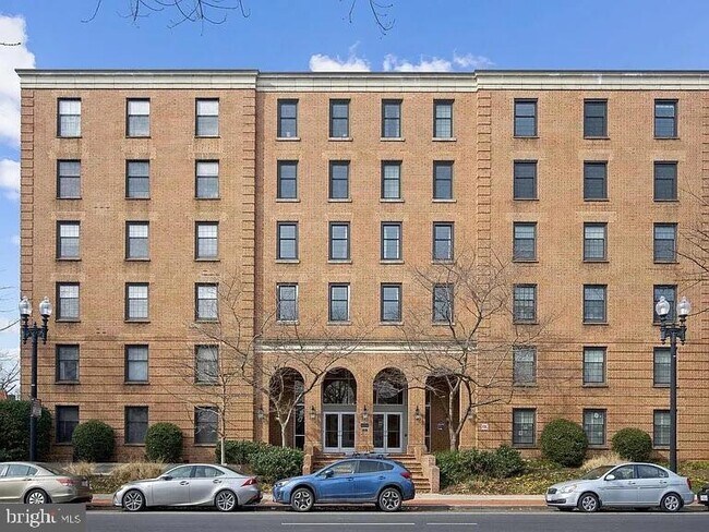 Primary Photo - 2828 Wisconsin Ave NW