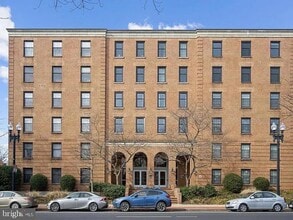 Building Photo - 2828 Wisconsin Ave NW