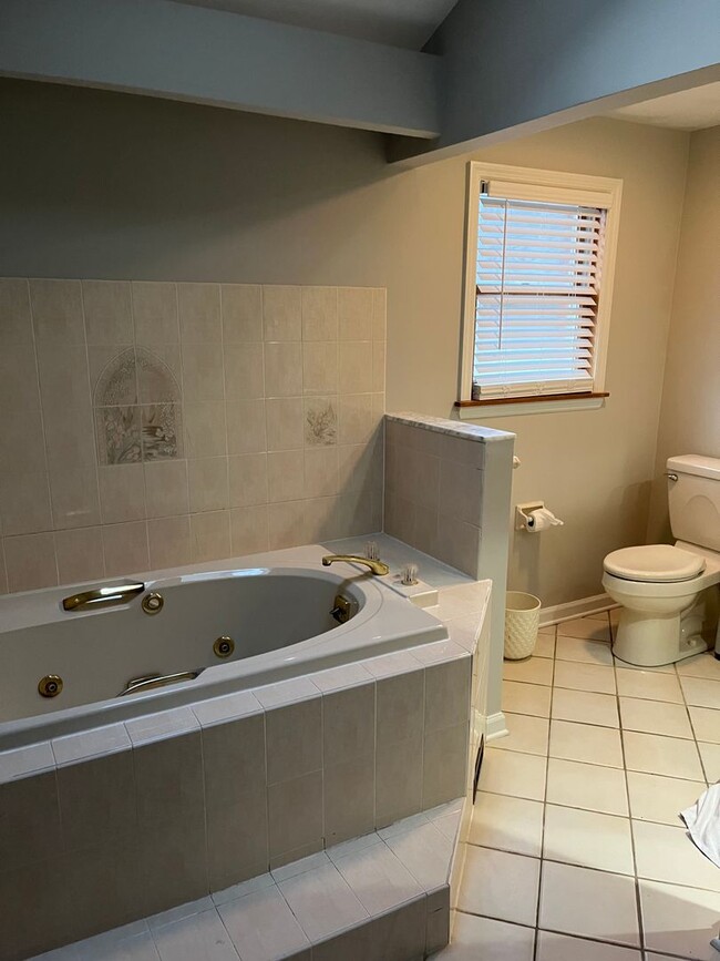 Primary Photo - 5 Bedroom with 10 car parking less than 1 ...