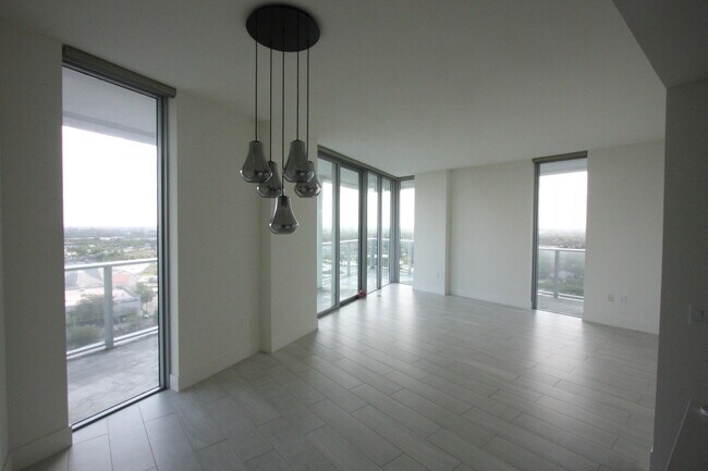 Building Photo - 2000 Metropica Wy