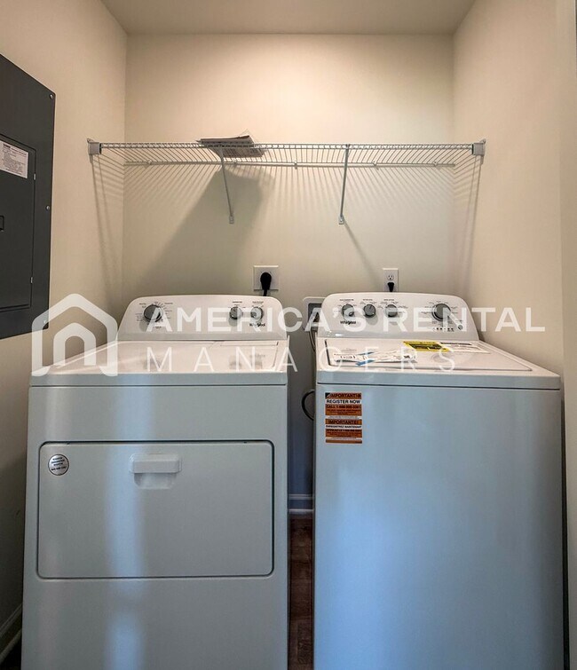 Building Photo - Available for Move-In Soon! Available to V...