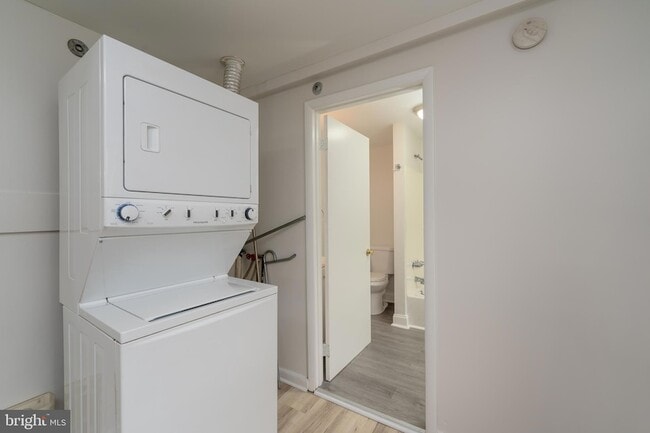 Building Photo - 1722 Eastern Ave