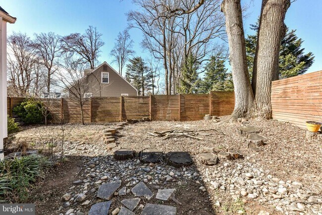 Building Photo - 7308 Poplar Ct