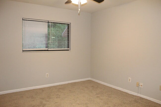Building Photo - 1007 Windsong Cir