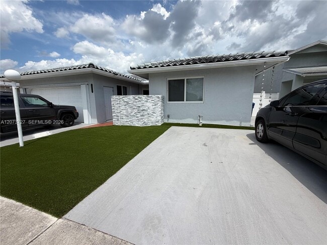 Building Photo - 10921 SW 144th Ave