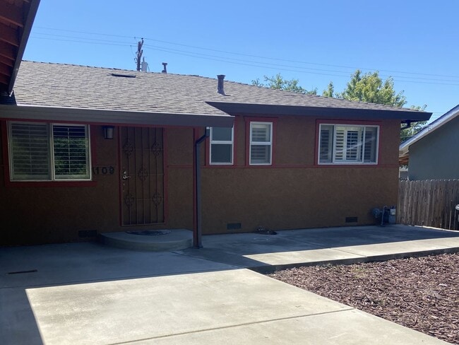 Building Photo - Folsom 3 Bdrm, 2 bath