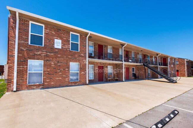 Building Photo - 3100 Chinquapin Ln