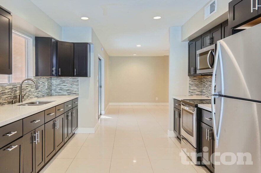 Building Photo - 2613 N 89th Dr