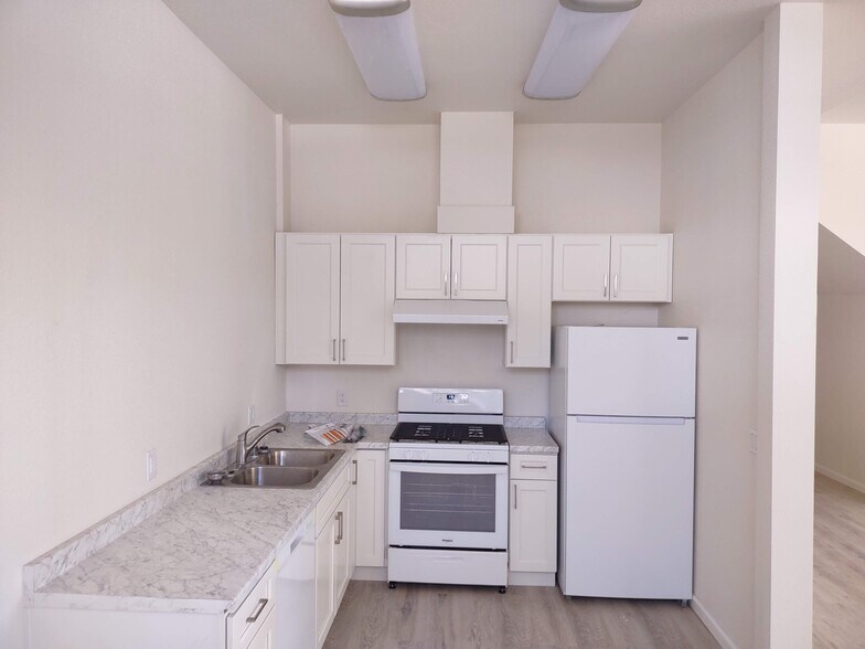 Kitchen - 401 Green St