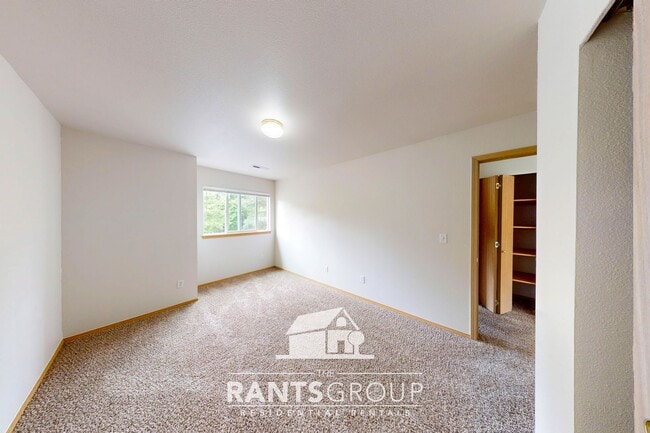 Building Photo - Spacious 3 Bed, 2.5 Bath Townhome in Lacey...
