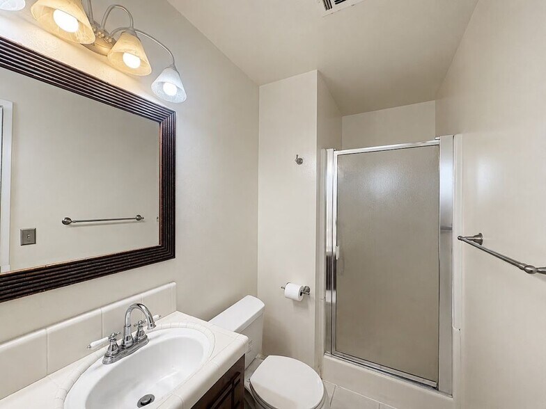 Building Photo - 3440 La Jolla Way