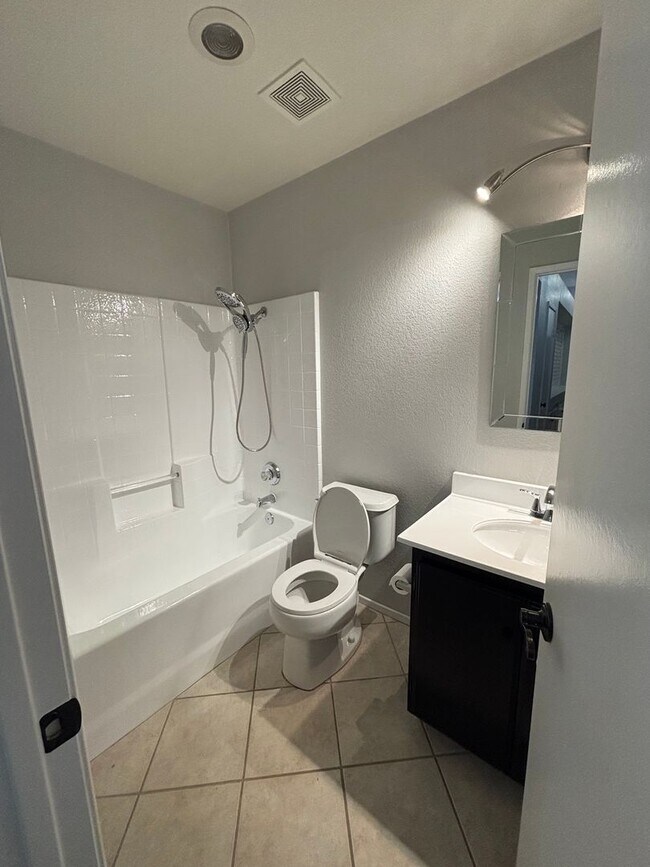 Building Photo - Beautiful Rancho Cucamonga 3 Bedroom/ 2 Bath Home