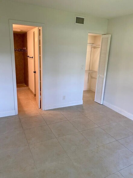 Building Photo - 21900 Lake Forest Cir
