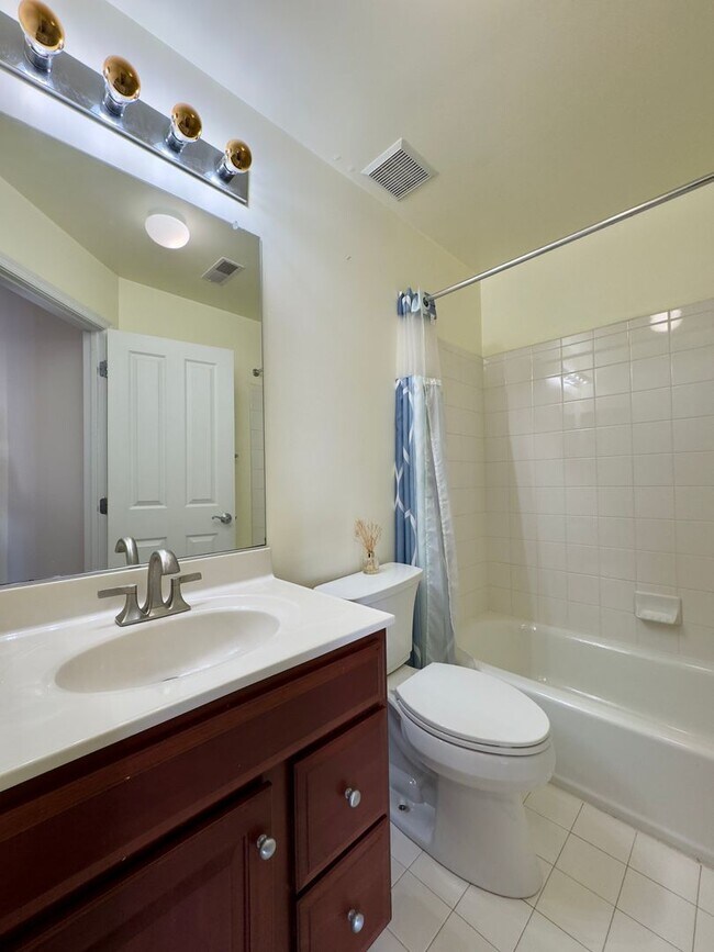 Building Photo - Charming 4 Bedroom/3.5 Bathroom Townhome with In-Unit Laundry in Pigtown, Baltimore, MD!