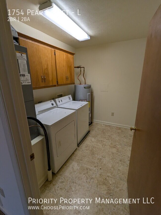 Building Photo - 1754 Pear St