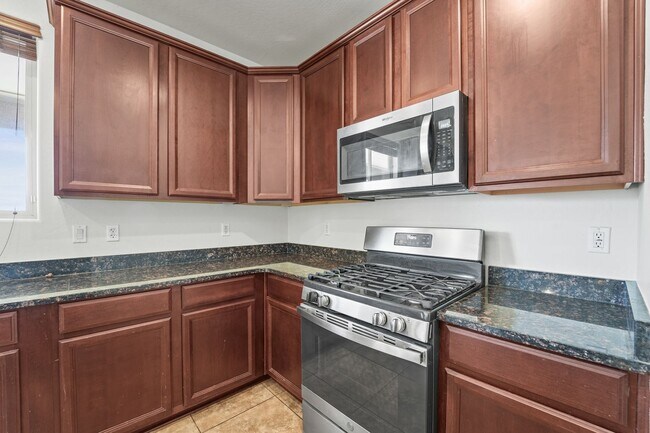 Building Photo - Live Large in Maricopa – Over 3,900 Sq Ft ...