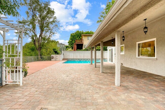 Building Photo - FALL IN LOVE with a Woodland Hills View