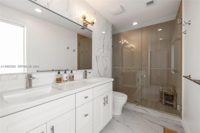 Building Photo - 320 NE 88th St