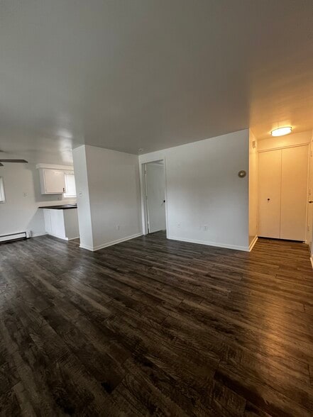 Building Photo - 1630 N Pontiac Trl