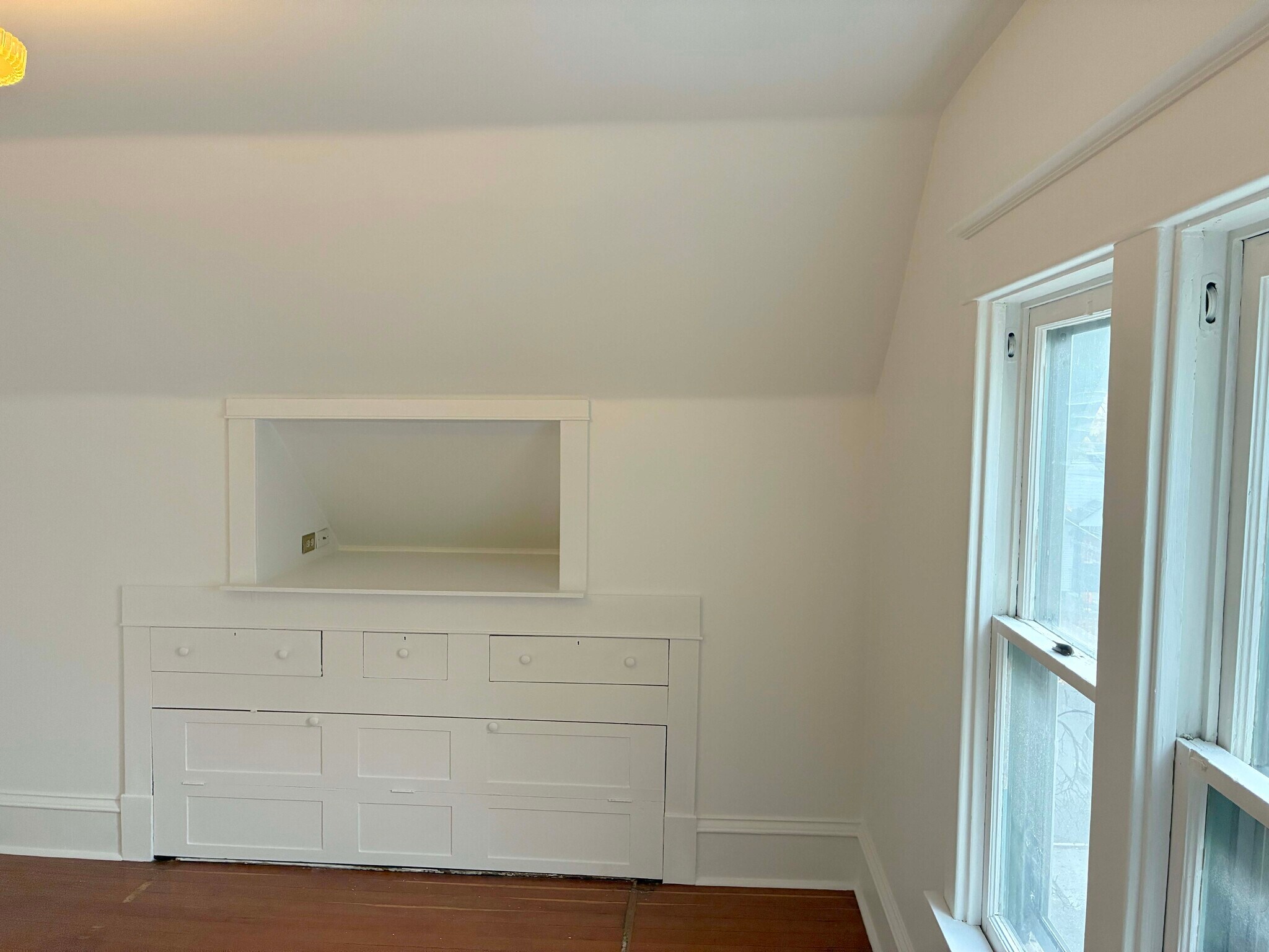 Building Photo - 428 S Chestnut St