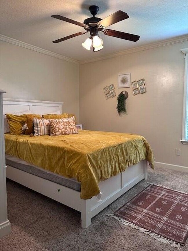 Building Photo - Charming 3BR/2BA Home with Vaulted Wood Ceiling, Island Kitchen & Privacy Fence – Nelson Hill Sub...