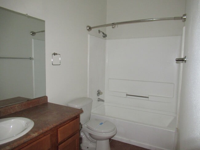 Building Photo - Condo with Mountain Views in Beautiful Portofino!