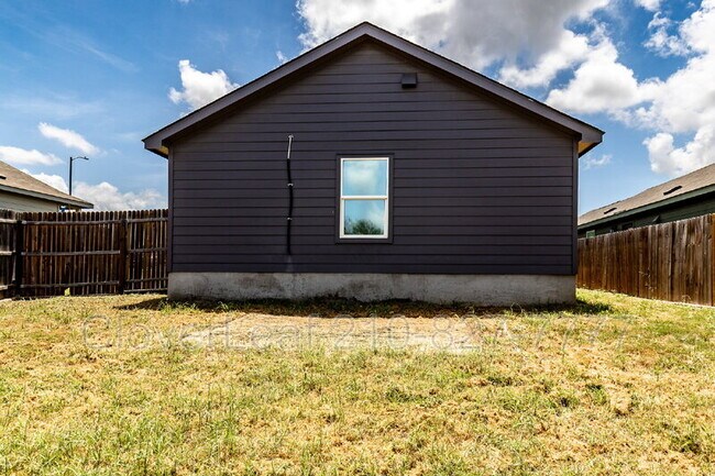 Building Photo - 547 Filibusters Trail