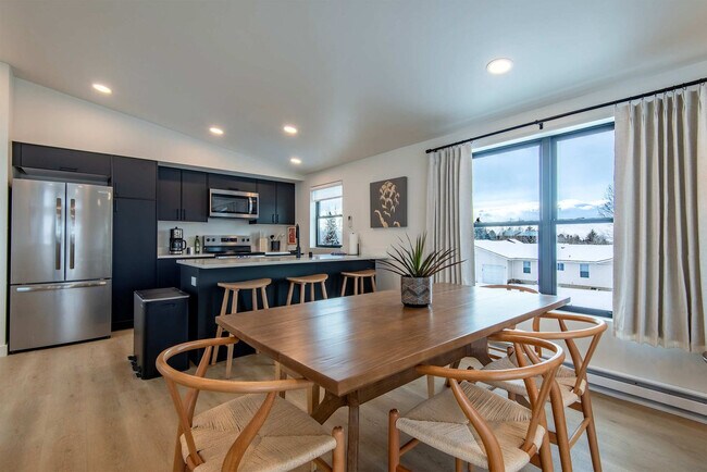 Building Photo - 27 4th St E